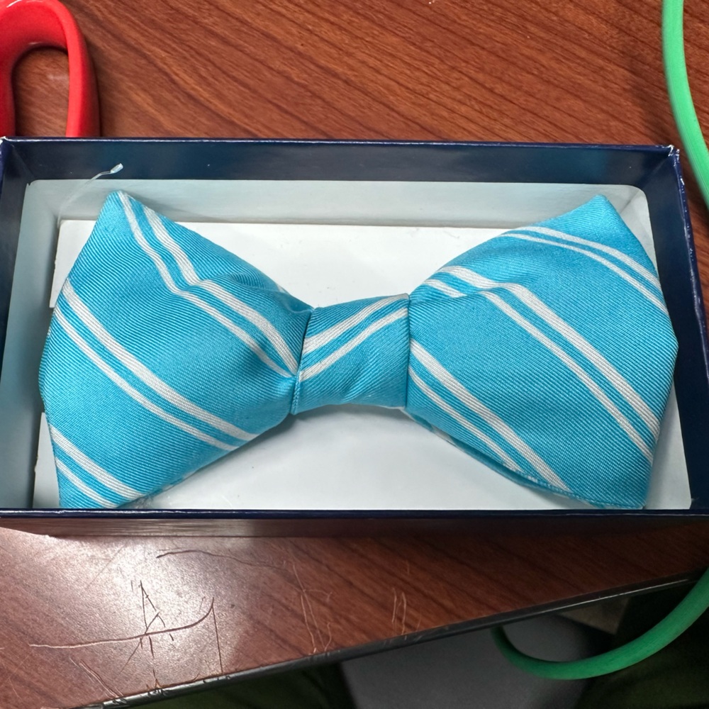 Vineyard Vines Men’s Compo Mist Blue Stripe Bow Tie NIB